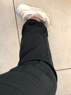 calça jogger bolso cargo preta