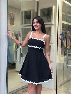 Vestido curto em cianinha Preto - comprar online