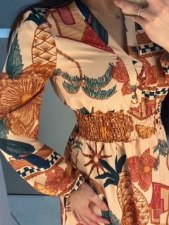 Vestido longo estampado e manga comprida na internet