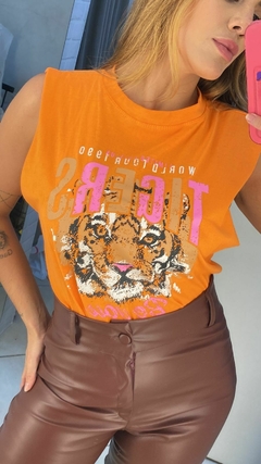 Calça em couro ecológico marrom