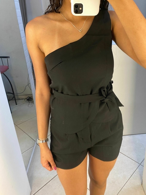 Conjunto preto em alfaiataria