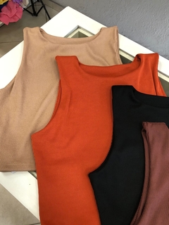 Cropped canelado decote redondo na internet