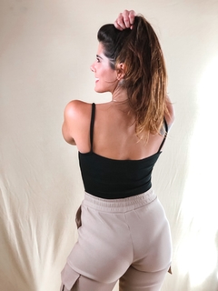 calça jogger cargo nude