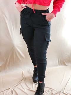 calça jogger cargo preta na internet