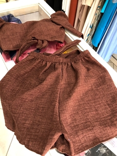 Conjunto short saia com manga sino marrom - comprar online