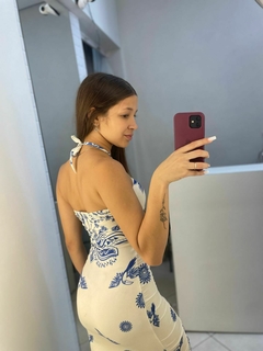 Vestido colado estilo farm com argola na frente na internet