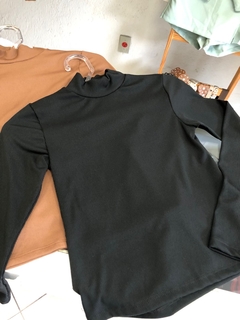 Cropped canelado decote V - loja online