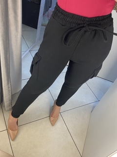 Calça preta e moletom bolso cargo - comprar online
