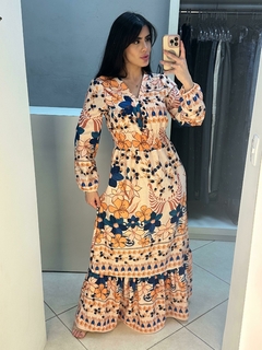 Vestido longo estampado e manga comprida na internet