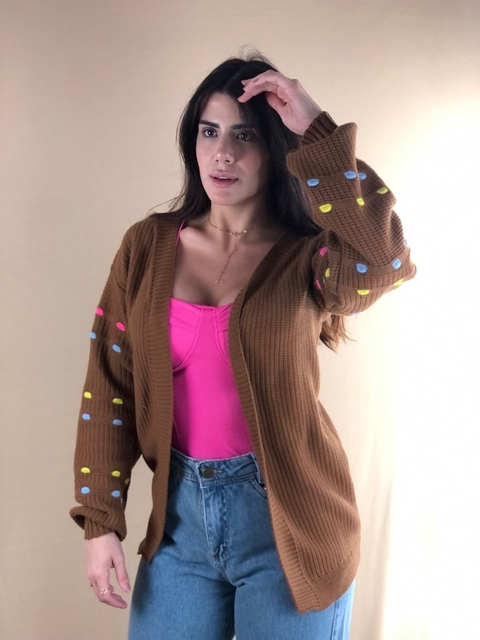 Cardigan marrom detalhes na manga