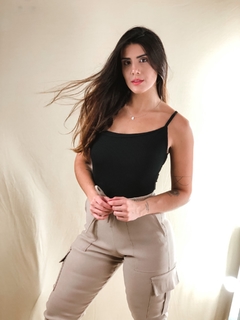 calça jogger cargo nude