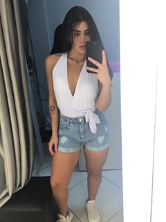 body multiformas branco na internet