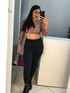 Calça preta em moleton com bolso - comprar online