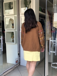 Conjunto saia e cropped amarelo na internet