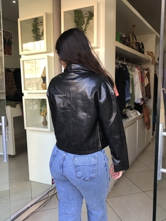 Jaqueta em courino com pedrarias preta