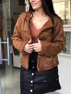 Blusa de frio peluciada marrom na internet