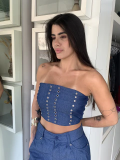 Conjunto escuro calça e cropped com ilhós