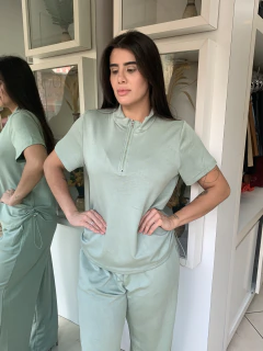 conjunto verde calça e blusa na internet