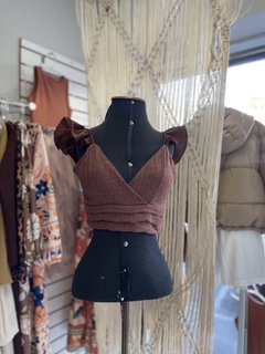 Cropped em linho amarração atrás e detalhes na frente - comprar online