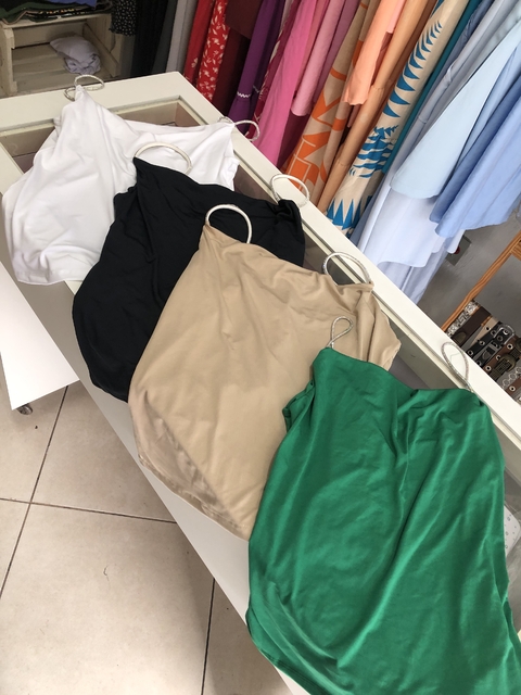 Camiseta com alça de brilho - comprar online