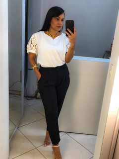 Blusa com manga bordada na internet