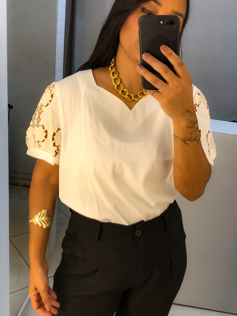 Blusa com manga bordada - comprar online