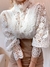 camisa feminina manga longa com detalhes em renda