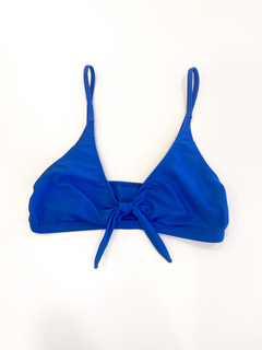 CORPIÑO TOP DEPORTIVO CON NUDO AZUL ROYAL en internet