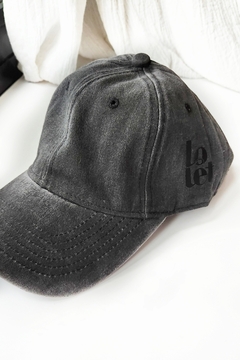GORRA DE GABARDINA GASTADA NEGRO