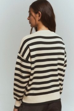 SWEATER RAYADO NATURAL & NEGRO - Lolet