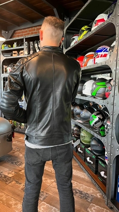 CAMPERA CUERO LUPE CALABRIA S/PROTECCION BLACK en internet