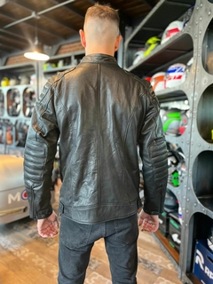 CAMPERA CUERO LUPE CALABRIA S/PROTECCION NAPA BLACK en internet