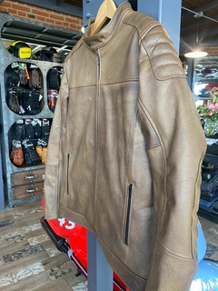 CAMPERA LUPE CALABRIA C/ PROTECCIONES LIGHT BROWN en internet