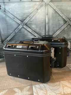 Imagen de BAÚLES LATERALES GIVI DOLOMITI 36L