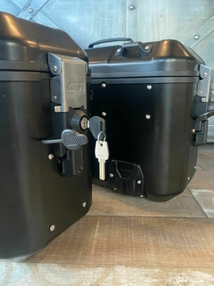 BAÚLES LATERALES GIVI DOLOMITI 36L