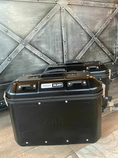 BAÚLES LATERALES GIVI DOLOMITI 36L - TiendaMoto Argentina TE: 1162818687