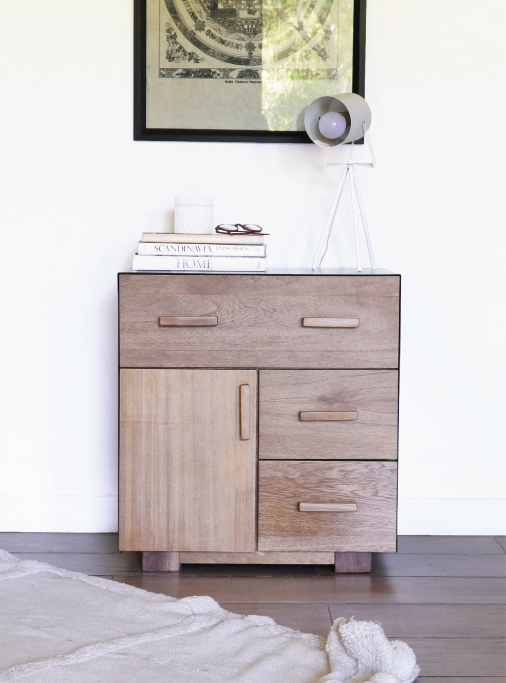 RECICLADA MESA DE LUZ