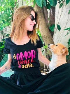 Remera El amor vence al odio - comprar online