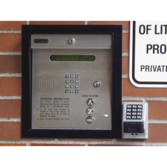 DKS DOORKING Control de acceso / Gabinete empotrable / 2 puertas / 3000 números telefónicos / 11 dígitos / Directorio en pantalla / Lineas A/D 1835-084 - buy online
