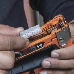 KLEIN TOOLS Paquete de 300 Grapas con Aislamiento, para Cables Coaxiales (RG59, RG6/6Q) y de Datos (CAT3/5e/CAT6/6A) de hasta 5/16'' × 5/16'' (8 mm × 8 mm) de tamaño. 450-002 - online store