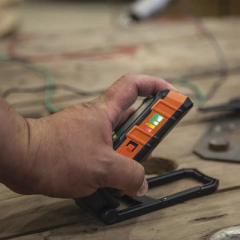 Image of KLEIN TOOLS Lámpara de LED para Trabajo Personal, Recargable y Magnética (53 x 130 x 42 mm). 2 Potencias a elegir. Puede Cargar Smartphone 56-403