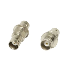 AMPHENOL Adaptador Coaxial Doble, de BNC Hembra a BNC Hembra para Chasis en COM-3010, Niquel / Oro / Delrin. MOD: CON-N103