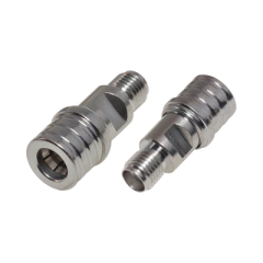RF INDUSTRIES,LTD Adaptador en Línea de Bajo PIM, de Conector QMA (Quick Mate) Macho a SMA Hembra, Bronce Blanco/ Oro/ Teflón. MOD: RQA-5405-LP