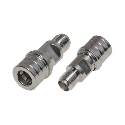 RF INDUSTRIES,LTD Adaptador en Línea de Bajo PIM, de Conector QMA (Quick Mate) Macho a SMA Hembra, Bronce Blanco/ Oro/ Teflón. MOD: RQA-5405-LP