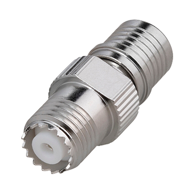 RF INDUSTRIES,LTD Adaptador en Línea, de Conector QMA (Quick Mate) Macho a Mini-UHF Hembra, Bronce Blanco/ Oro/ Teflón. MOD: RQA-5411