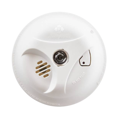 FIRST ALERT Detector de Humo Autónomo, No Requiere Panel, LED de Escape, Sensor por Ionización, Batería 9 V reemplazable MOD: SA304CN3
