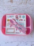 Lunchera + cubiertos + stickers Pink en internet