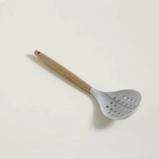 Cuchara Agujereada Silicona Simil Marmol Mango Madera (0101A22)