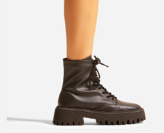 Coturno Preto Sola Tratorada Arezzo - comprar online