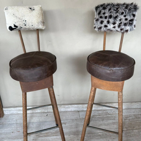 Banqueta con cuero y pelo